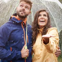 Cuplu ploaie Foto: Freepik (imagine cu rol ilustrativ)