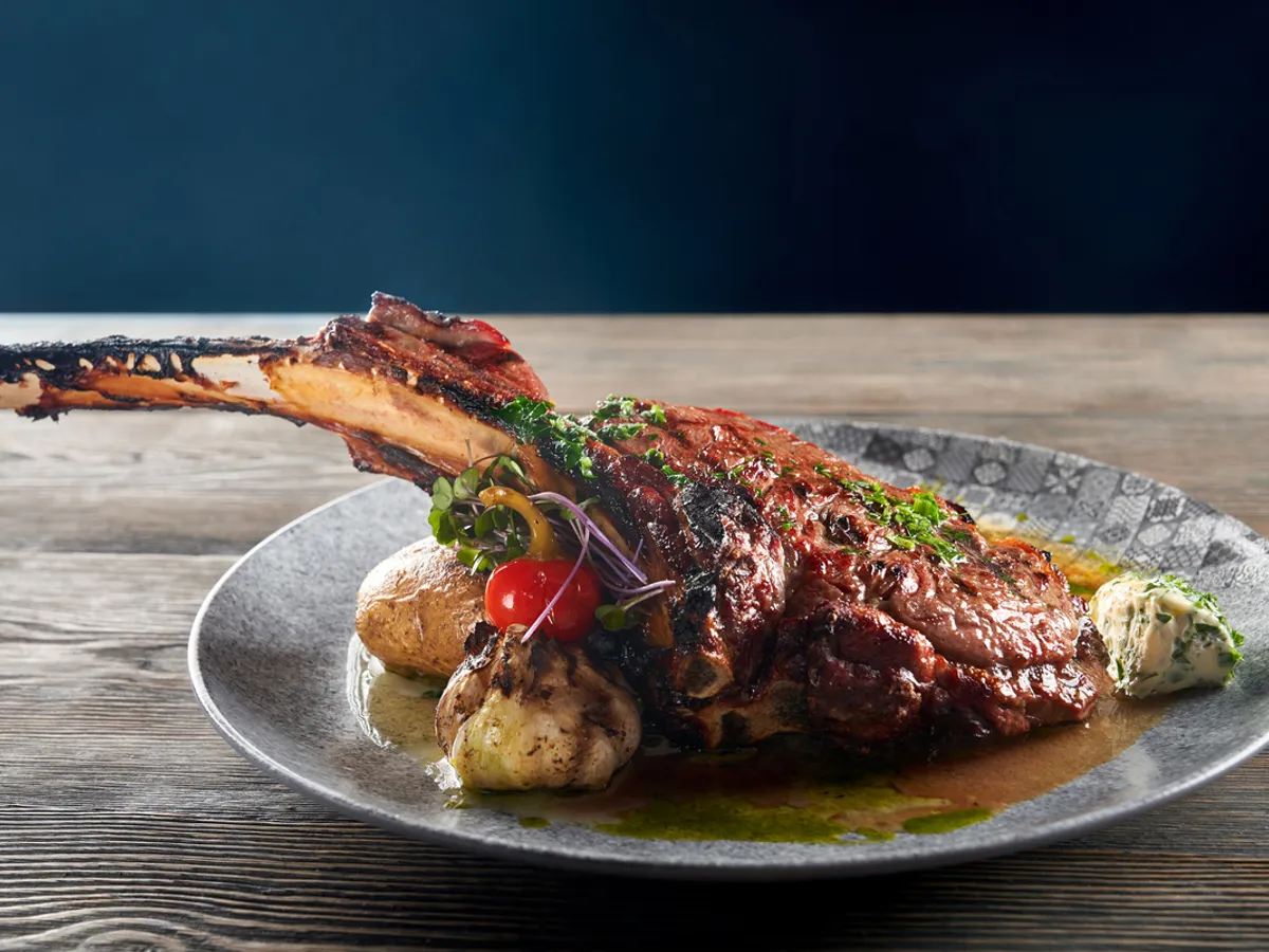 Vrei o friptură de miel altfel? Poți s-o faci cu stele Michelin, după rețetele chefilor renumiți