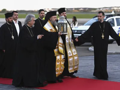 Sfânta Lumină ajunge în România cu o cursă specială. Patriarhia Română a obținut culoar de zbor - Foto: INQUAM PHOTOS/Eduard Vînătoru