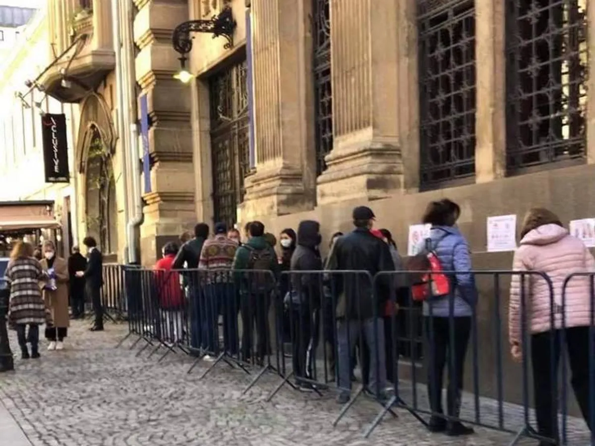Moldovenii au votat în număr mare și la București. Foto RFI