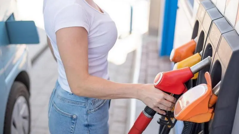 Scumpirea benzinei și motorinei a ajuns deja la pompă. Cât plătesc în plus șoferii de la 1 iulie - Foto: Profimedia Images - Imagine cu rol ilustrativ