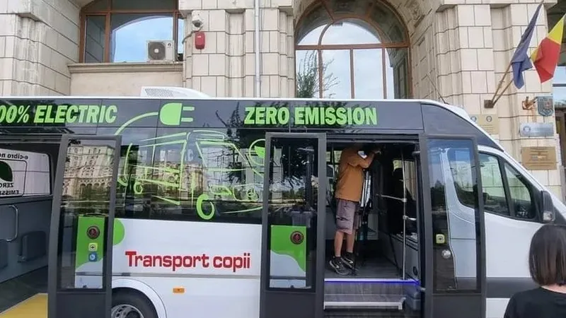 Criză? 35 de microbuze electrice școlare, cumpărate cu circa 200.000 € bucata. Unul diesel, 80.000 € - Foto: news.ro