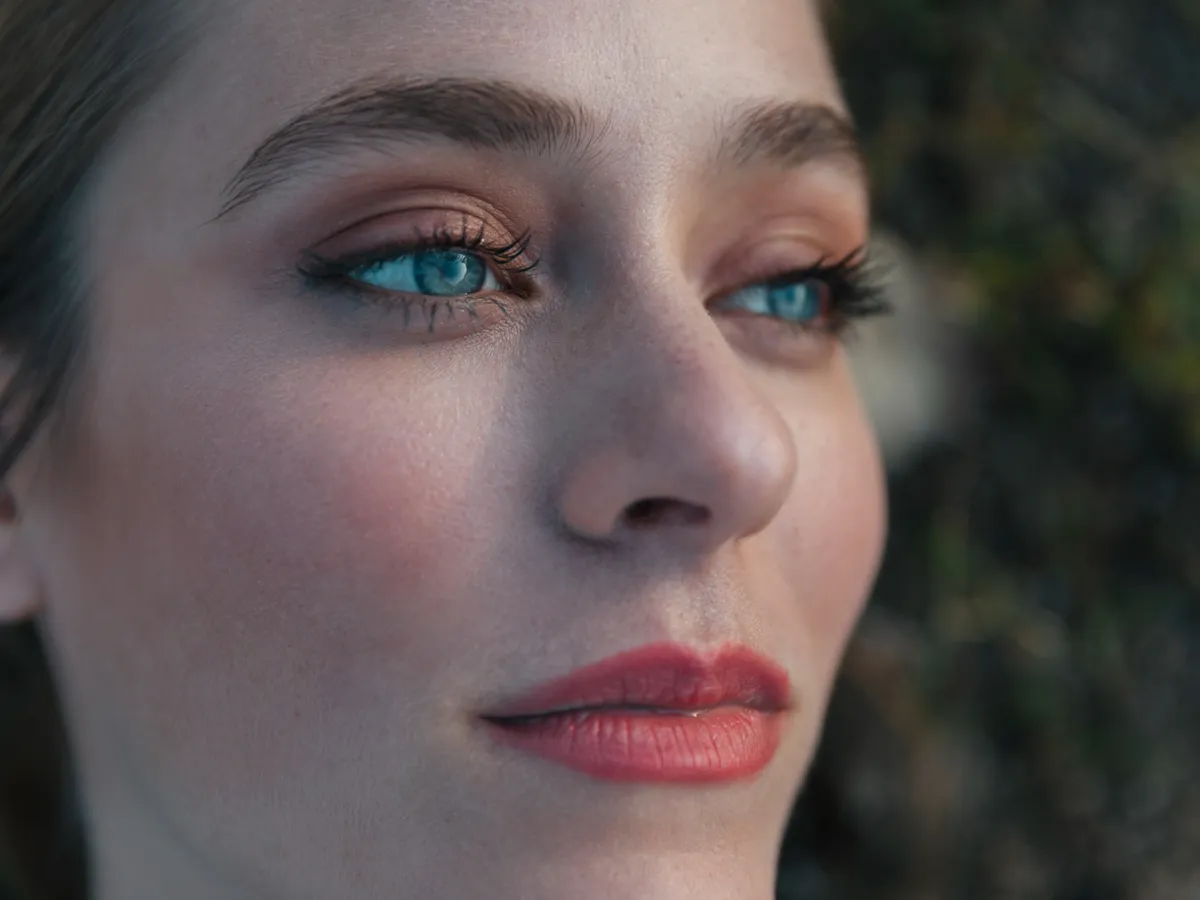 Femeie cu ochi albaștri - Foto: Freepik (Imagine cu rol ilustrativ)