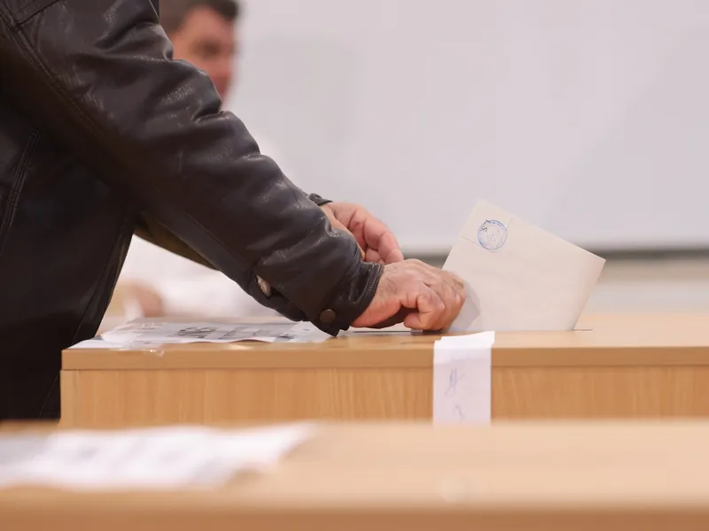 Diaspora votează la foc automat. Prezență mai mare ca în turul al doilea din decembrie - Foto: INQUM PHOTOS / Călin George