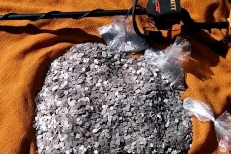 Sac cu monede argint