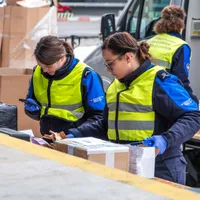 Vamesii elvețieni au luat la puricat produsele chinezesti. Ai nostri asistă pasiv. Sursă foto: FOCBS