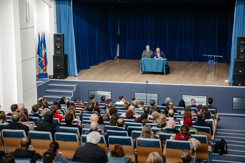 Senatorul AUR Virgiliu Gheorghe la Universitatea Ștefan cel Mare - Foto: Mitropolia Rădăuți