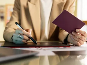 Unele documente vor fi modificate - Foto: Freepik (rol ilustrativ)
