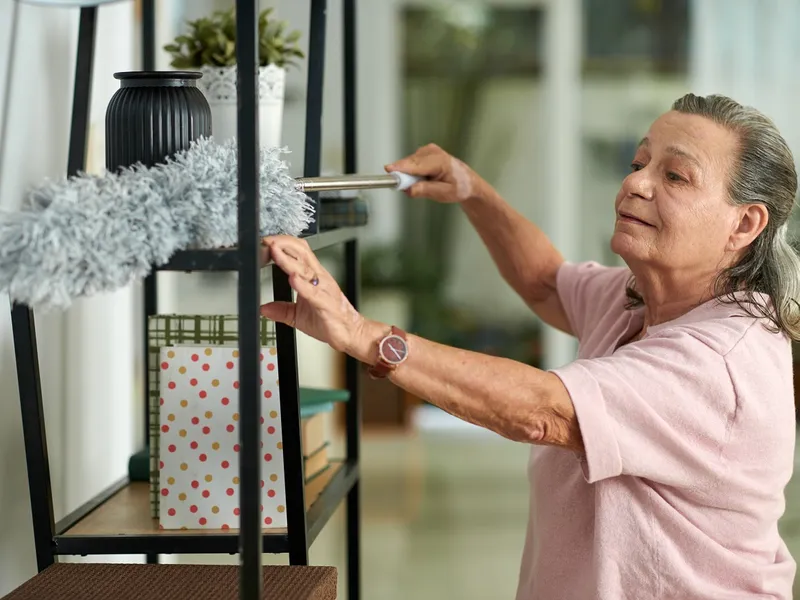 Pensionarii cu pensie mică vor plăti facturi de 2 ori mai mari. Când se alimentează card de energie - Foto; Freepik