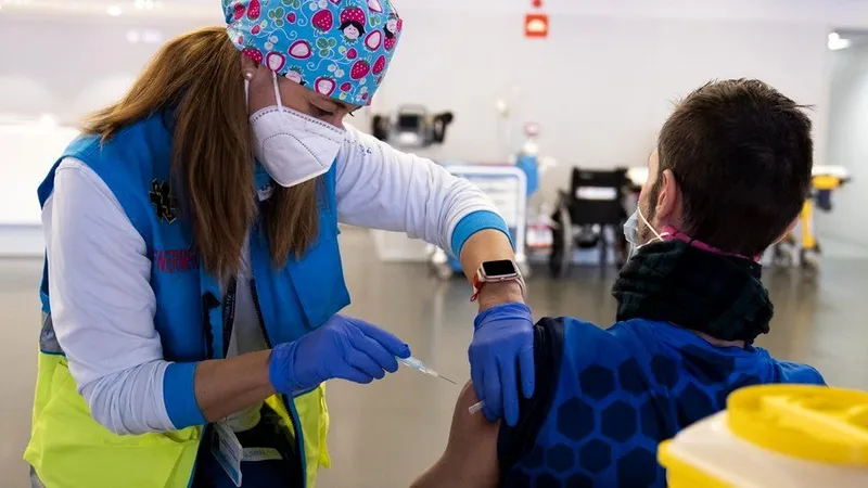 Oxford spune că sunt dovezi că vaccinul dezvoltat împreună cu AstraZeneca este sigur/FOTO: Getty