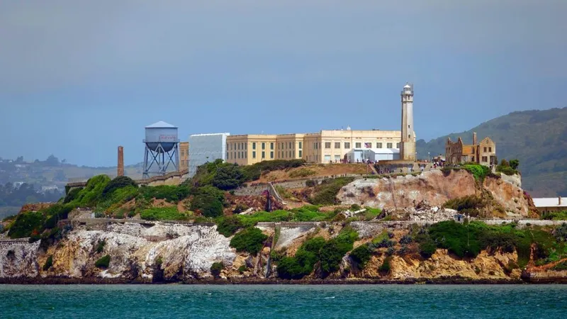 Noul Alcatraz al lui Donald Trump ar putea costa 2.000.000.000 $. Ce opţiuni sunt? - Foto: Profimedia Images