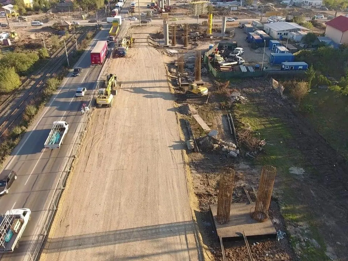Pasaj Domnești / Construim România