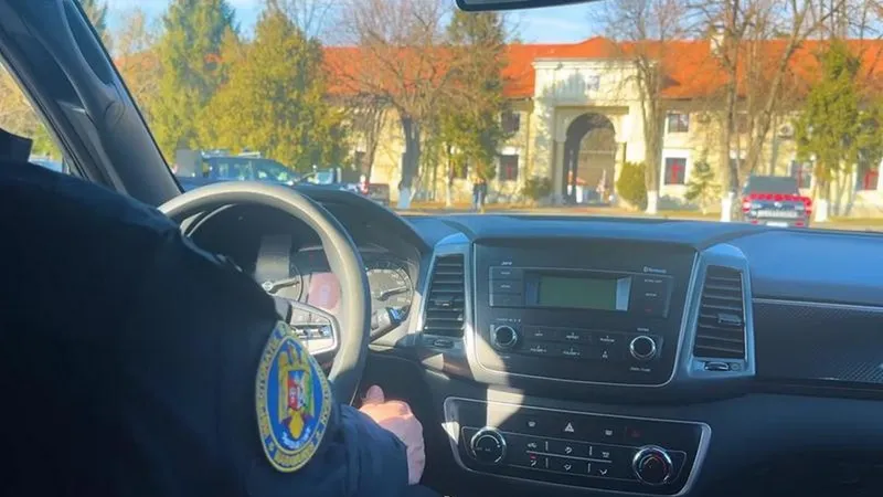 Jandarmeria a plătit 20.000 € în plus să pună 8 opționale pe mașină: girofar, cârlig, roți de iarnă - Foto: captură ecran