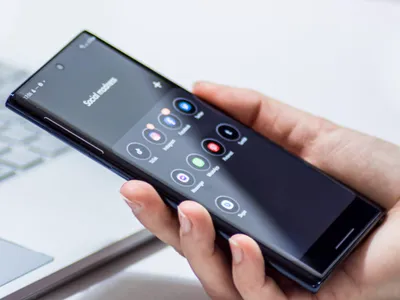 Smartphone cu Android - Foto: Profimedia images