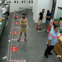 Deputatul Adrian Solomon, într-un fast-food, fără mască. Captură video