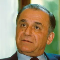 Ion Iliescu, în stare critică. Fostul președinte nu mai poate respira fără aparate - Foto: Profimedia images