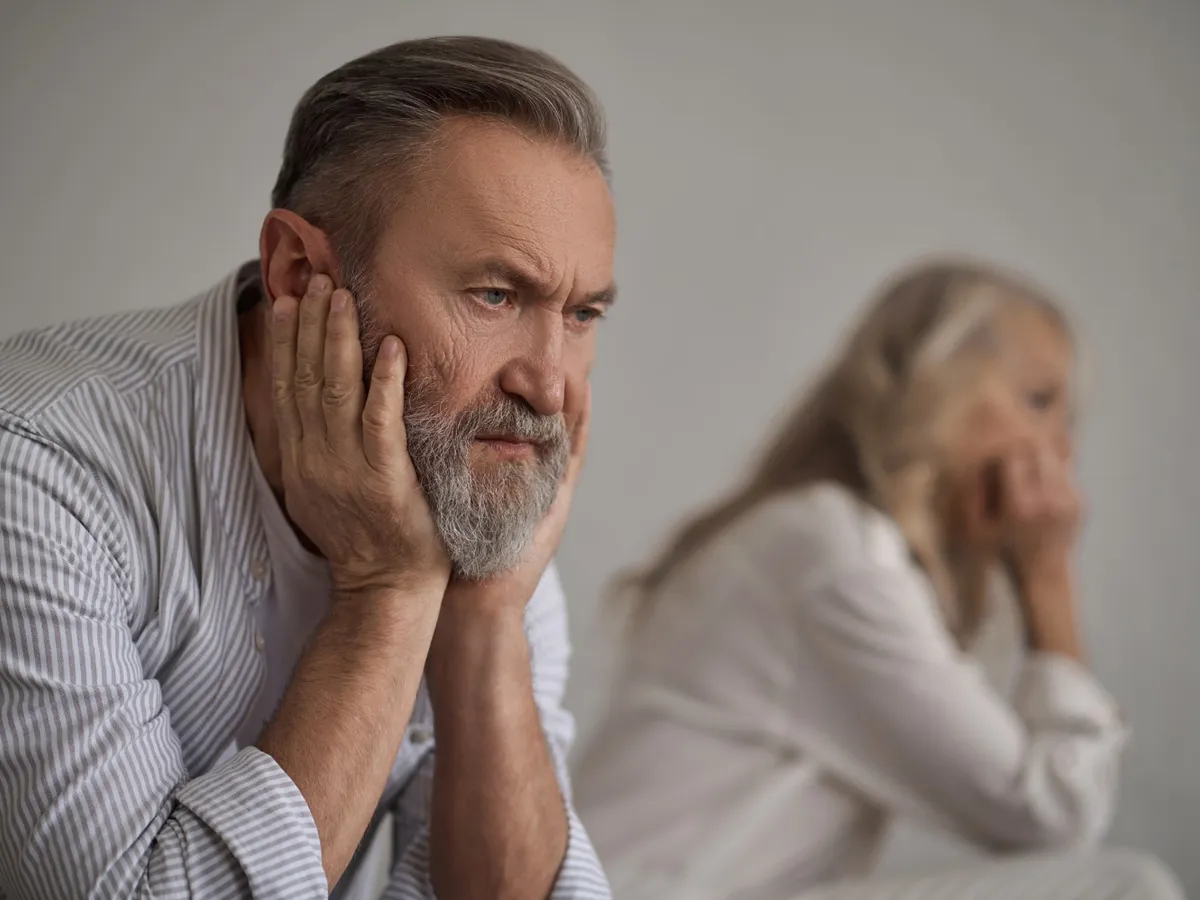Poprire pe pensie minimă bursă socială și indemnizații? Cum recuperează executorii banii? Foto: Freepik (fotografie cu caracter ilustrativ)