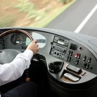 Tragedie evitată de mustață după ce un șofer a reușit să oprească un autobuz. Un pod s-a surpat