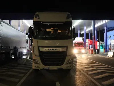 Un camion plin cu produse contrafăcute - Foto: Poliția de Frontieră