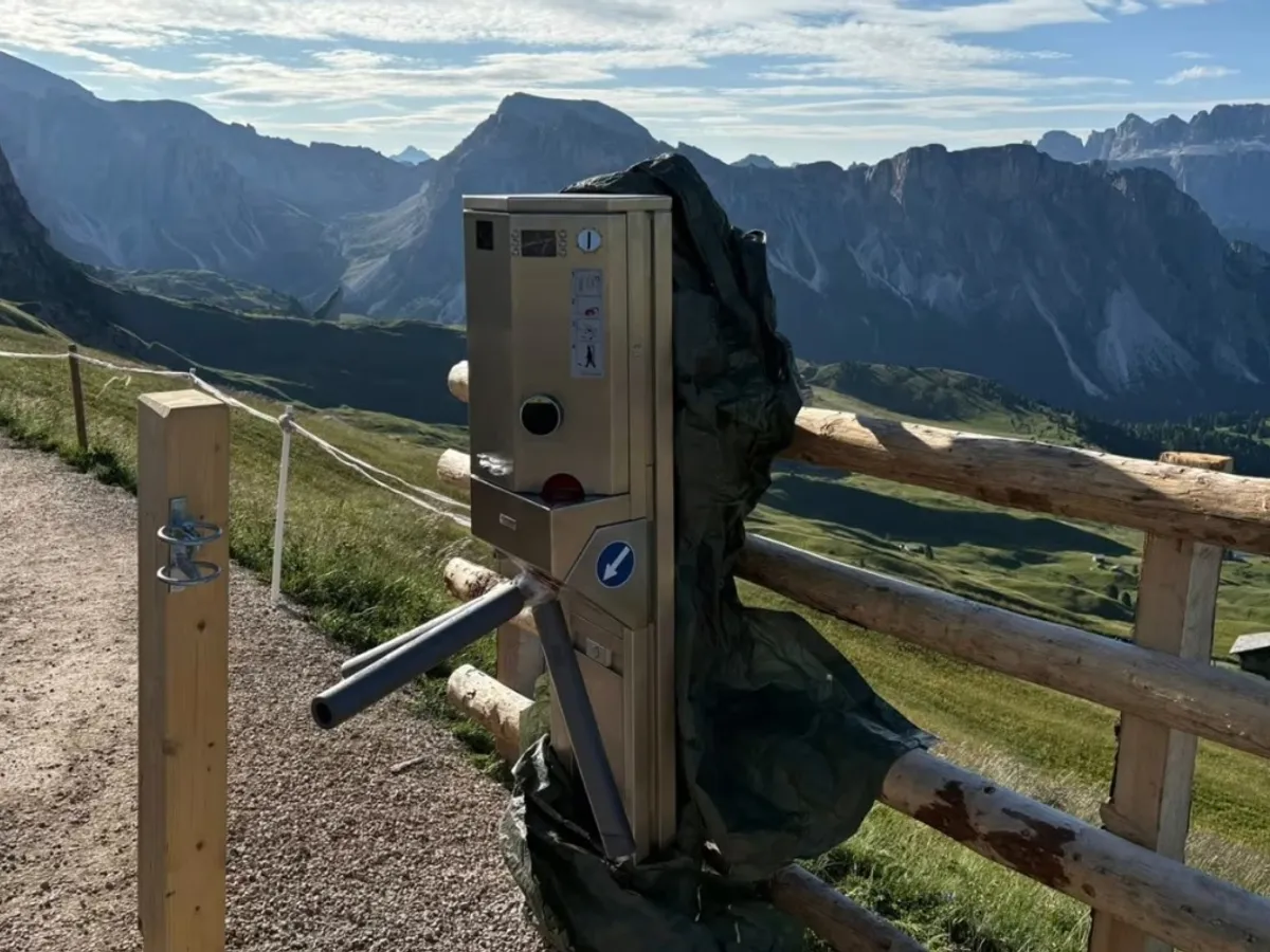 Fermierii italieni au instalat turnicheți în vârful muntelui - Foto: CNN