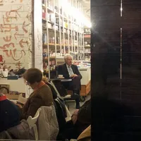 Lucian Boia într-o librărie/FOTO: Facebook.com