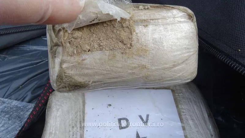 50 de kilograme de droguri confiscate de polițiștii din România. Unde erau ascunse pachetele? - Poliția de Frontiera / imagine cu rol ilustrativ