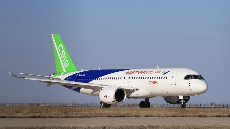 Primul avion de linie de concepţie 100% chineză, C919, a realizat zborul său comercial inaugural - Foto: Profimedia Images