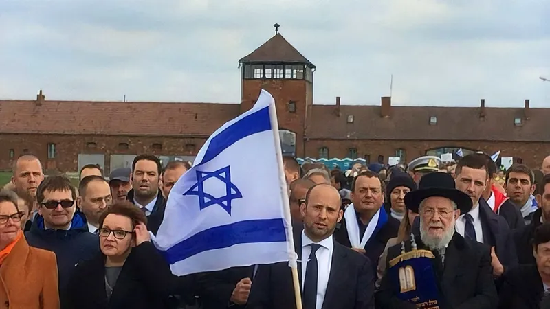 Coaliția anti-Netanyahu a semnat acordul de guvernare. Noul premier, Naftali Bennett, poate fi instalat duminică/FOTO: Facebook/Naftali Bennett