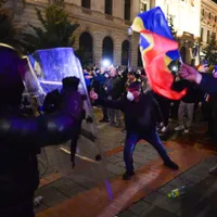 Protest pro-Georgescu, în fața sediul CCR. Un bărbat, ridicat de jandarmi. Care e motivul - Foto: Profimedia Images (rol ilustrativ)