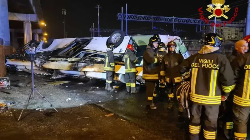Accident horror, la Veneția. Un autocar a sărit de pe un pod și a explodat, peste 20 de morți - Foto: Profimedia Images
