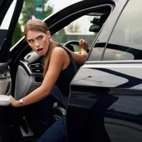 Nu mulți șoferi știu! Unele mașini moderne au „buton de panică”. Verifică dacă are și vehiculul tău - Foto: Freepik (Imagine cu rol ilustrativ)