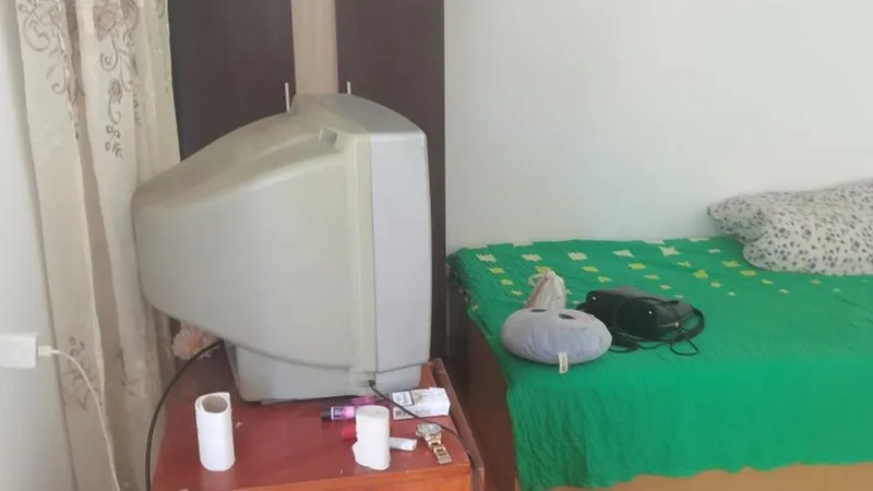 A închiriat o locuință în Constanța pentru a sta toată vara: „Am luat o bâtă să dau șobolanii” - Foto: replicaonline.ro