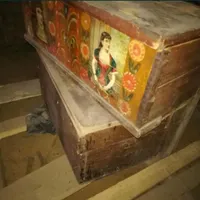 Cât a ajuns să valoreze o ladă cu zestre veche de 200 de ani pe internet? Este făcută manual Foto: captură foto OLX