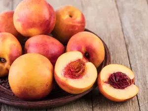 Nectarine din magazinele din țară retrase de la vânzare de ANPC. Unde și ce nereguli s-au descoperit - Foto: Istock / imagine cu rol ilustrativ