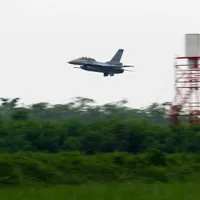 VIDEO Taiwan ridică avioane Mirage și F-16 contra Chinei. Navele SUA, în Marea Chinei de Sud Foto: Profimedia Images