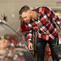 Metoda prin care un individ a încercat să plătească mai puțin în supermarket. A fost prins de paznic - Foto: Profimediaimages.ro (rol ilustrativ)