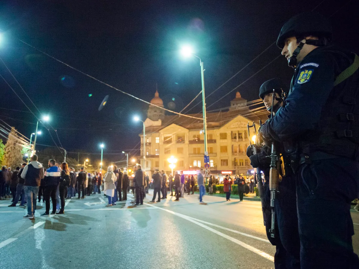 În Noaptea de Înviere, aproximativ 8000 de jandarmi pe străzi și pe lângă biserici - FOTO: Inquam Photos / Cornel Putan