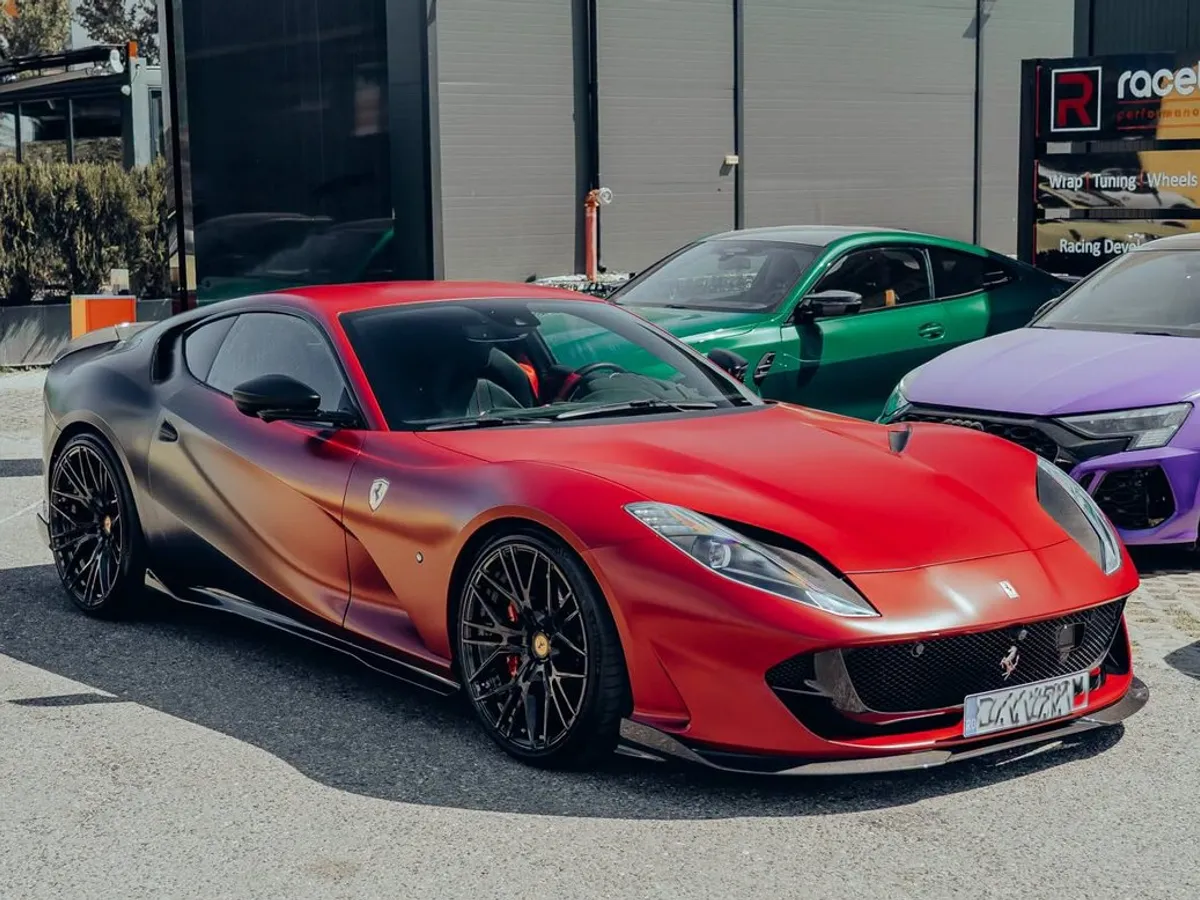 Vlad Chiricheș și-a tunat Ferrari-ul 812 Superfast - Foto: Facebook / Racebox