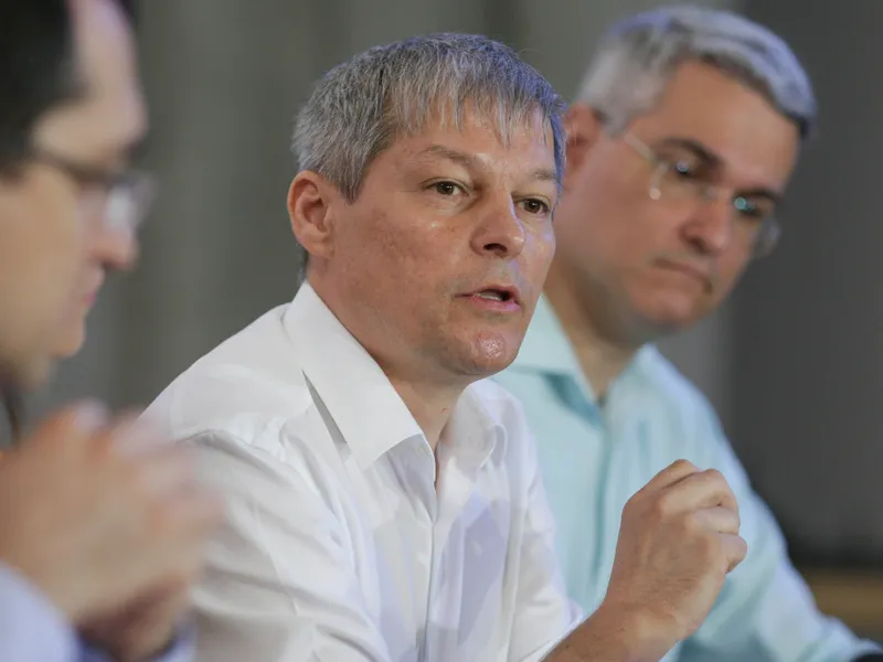 Dacian Cioloș promite că îi va tăia pensia specială lui Victor Ciorbea. Foto Inquam Photos/Octav Ganea