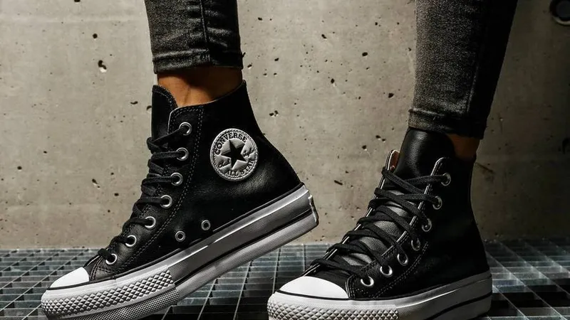 Tenișii legendari marca Converse sunt un evergreen al streetwear-ului. - Foto: Converse