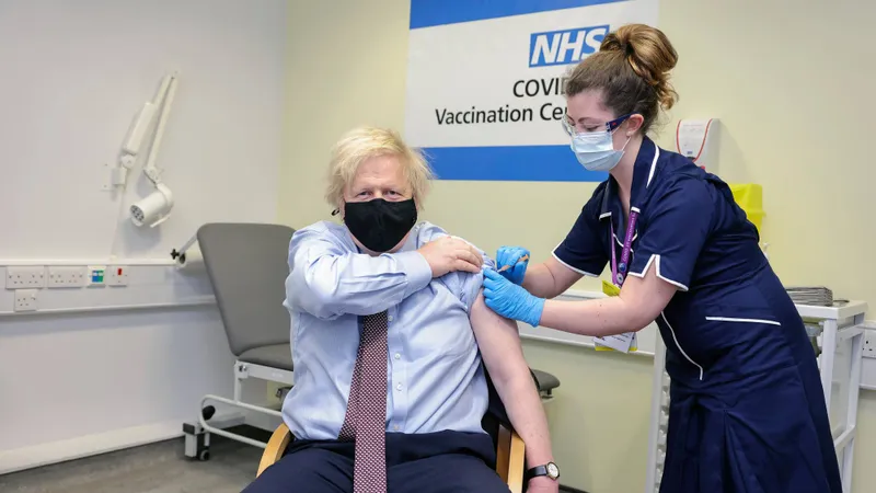 Premierul britanic, Boris Johsnon, s-a vaccinat din martie Foto: Facebook