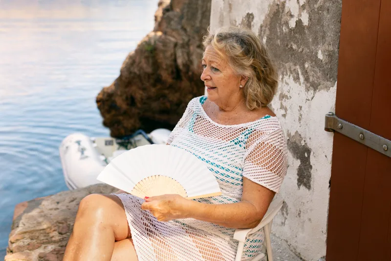 Pensionară în vacanță - Foto: Freepik