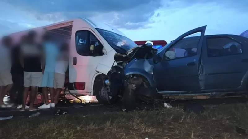 Accident fatal pe DN6 soldat cu 3 morți și 5 răniți, după ce două autovehicule s-au lovit violent - Foto: infotraficromania