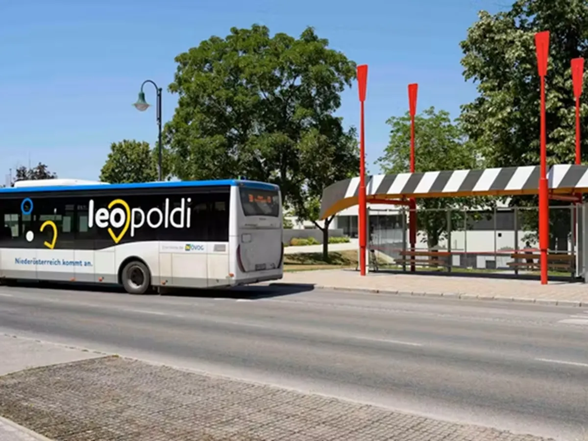 O stație de autobuz în formă de barcă face „valuri” în Austria. Costă 100.000 €. Cum arată?