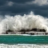 Cutremurele de litoral de la Marea Neagră ar putea să producă valuri tsunami devastatoare - Foto: PXHere/George Desipris
