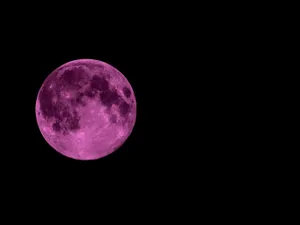 Fenomen rar pe cerul României. Când vom putea vedea „Luna căpșunilor” și ce semnificație are? - Foto: Profimedia images