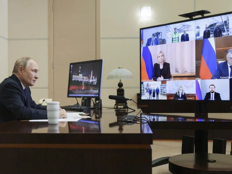 Vladimir Putin, la o întâlnire by remote cu membrii guvernului său - Foto: Profiimedia Images