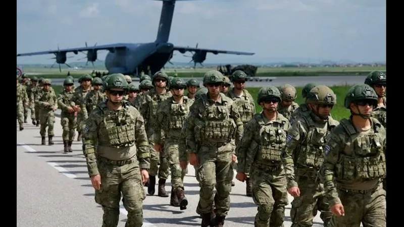 Soldați ajunși în Kosovo - Foto: Twitter/ Oana Lungescu