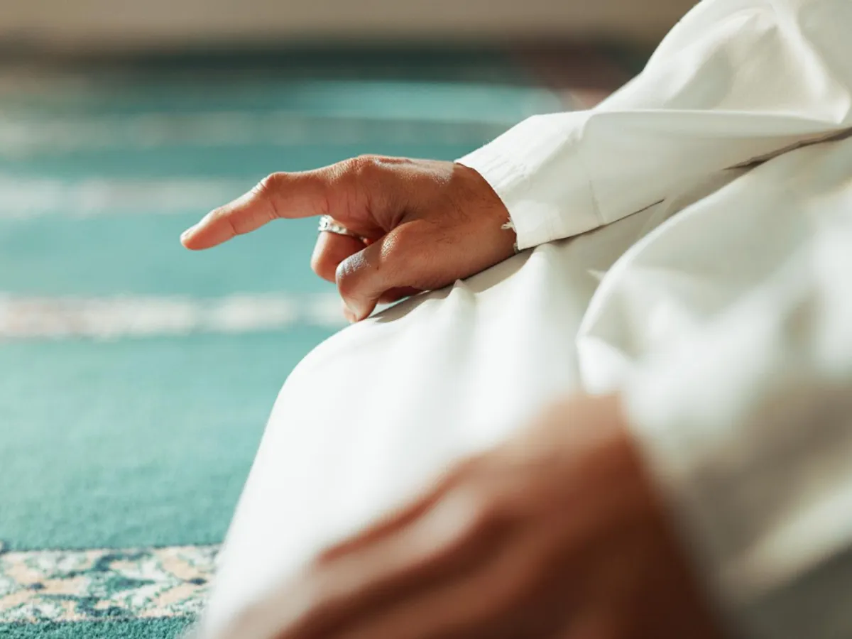 Persoană care se roagă - Foto: Freepik (rol ilustrativ)