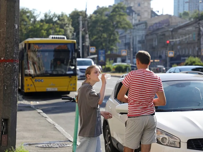 Ce trebuie să mănânci și să bei pe timp de caniculă - Foto: Profimedia Images (rol ilustrativ)